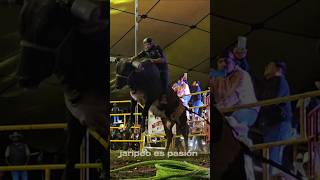 ¡LE PUSIERON EL FRENO DE MANO! Ruso no pudo con rafaga de Colima #toros #jaripeo #viralshorts #fyp
