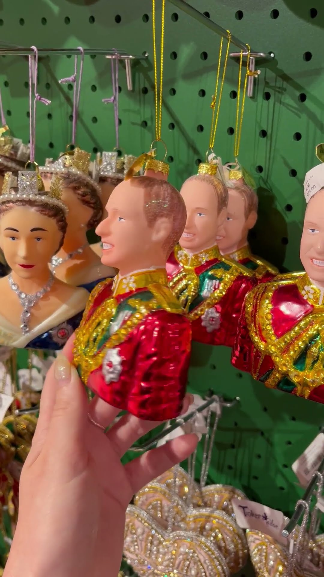 Christmas Tree Ornament Does Prince William Dirty || ViralHog