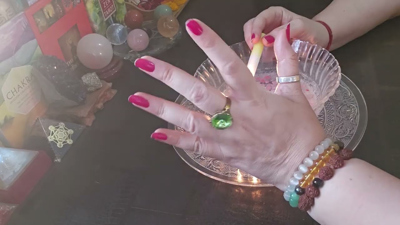 Candle wax reading 🎊Apke partner ki feelings mein kya change aaya  hai 💖true intention 😇👍✨️