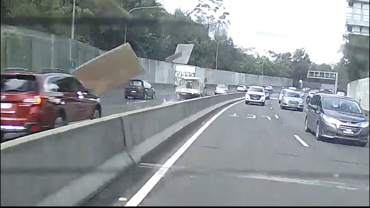 crashes on air BAD DRIVING AUSTRALIA # 78 Blown Load , Wall-Hitter , Cant See RED , Very Wet