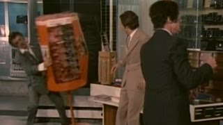 Monty Python – The Hearing Aid Sketch (from Fliegender Zirkus #2)