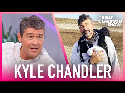 Video: Neto de Kyle Chandler