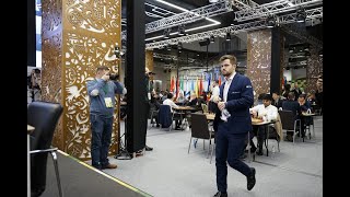 The Magnus Carlsen Swag The Route Of The World Champion Before His Game At The World Rapid 2019