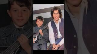 Barry and Andy Gibb, twins born in different times #andygibb #barrygibb #brothersgibb
