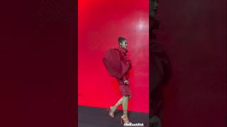 Waahh Bella Astillah Cat Walk Di Klfw...