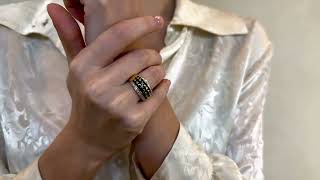 Vidéo: Bague en or jaune 18 Cts avec saphirs et diamants. Taille 55