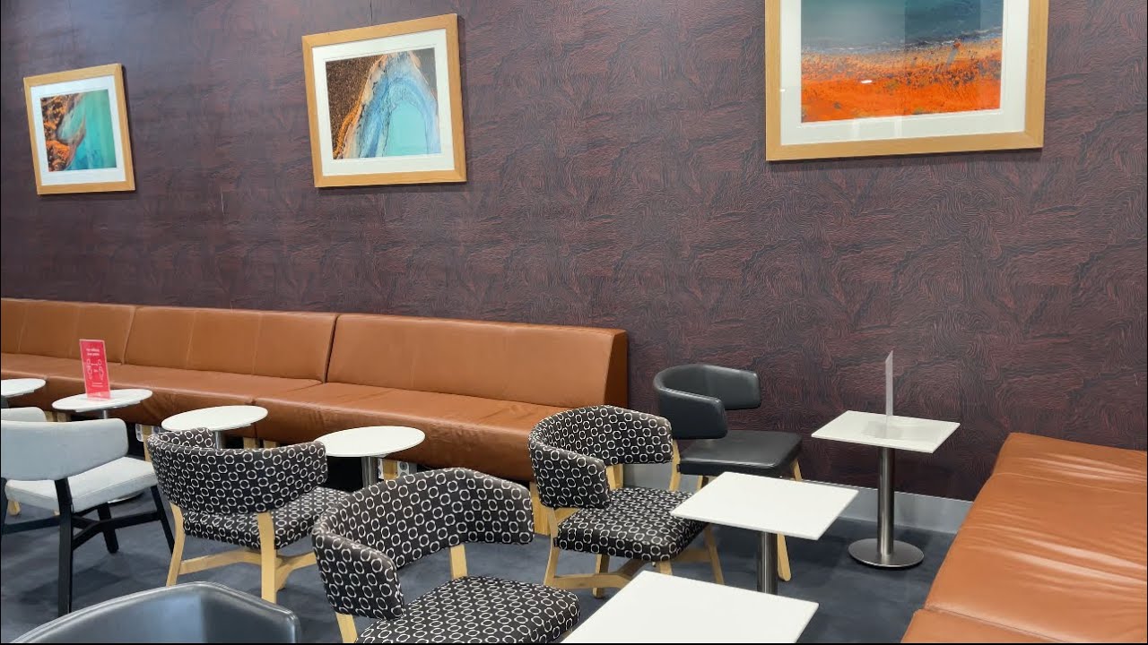 Qantas Club Lounge and Alice Springs airport