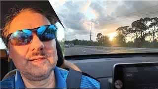 La Esperantiso stiras sian aŭton unumane.