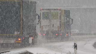 Winter-Chaos in Deutschland - Eisregen und Schneefall in NRW und RLP