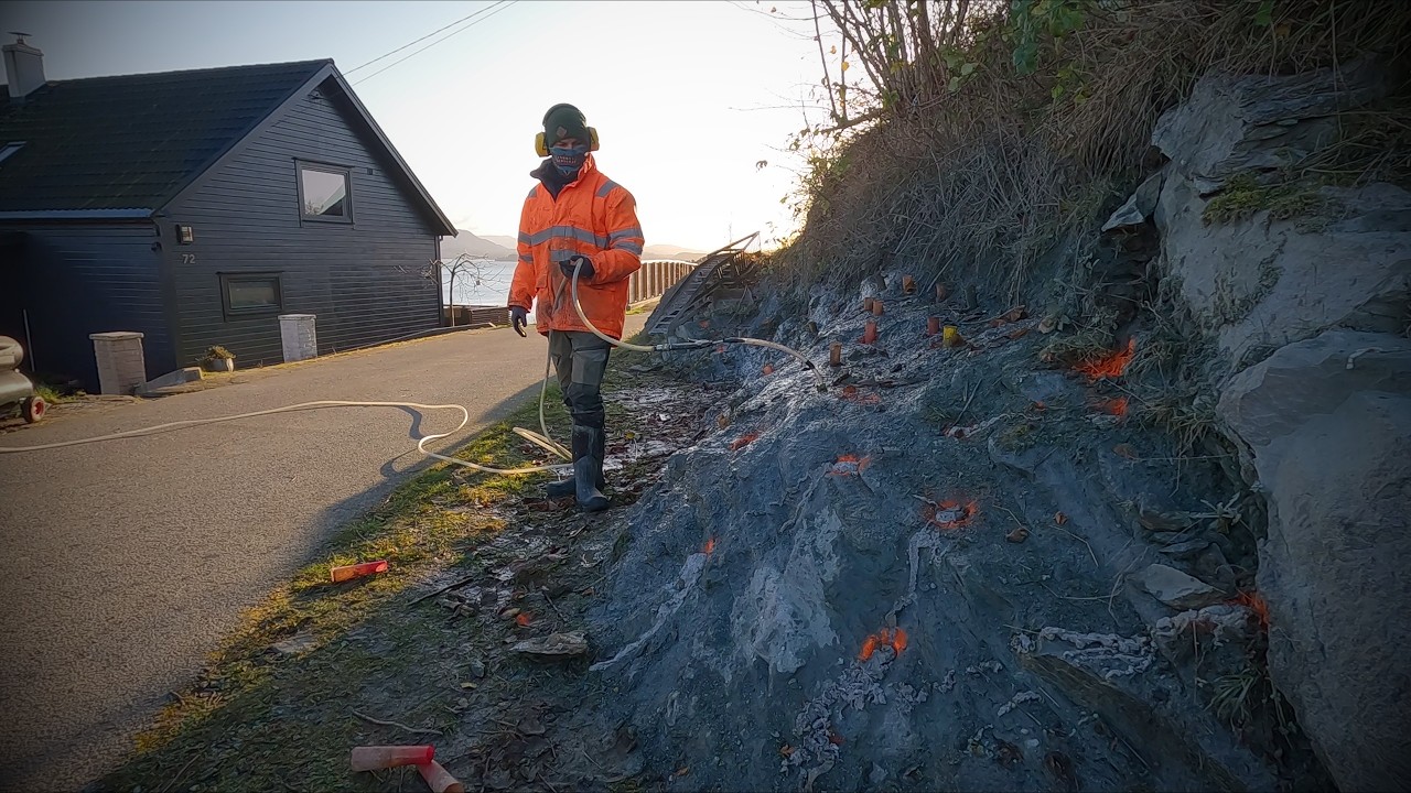 Exploding rock with cement