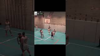 Il gancio vintage di Gian Mattia Bacciarini 🏀🔥 A 48 anni domina ancora! #basketballhighlights