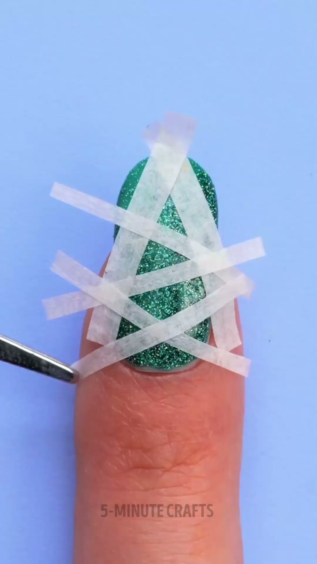 DIY Christmassy nails