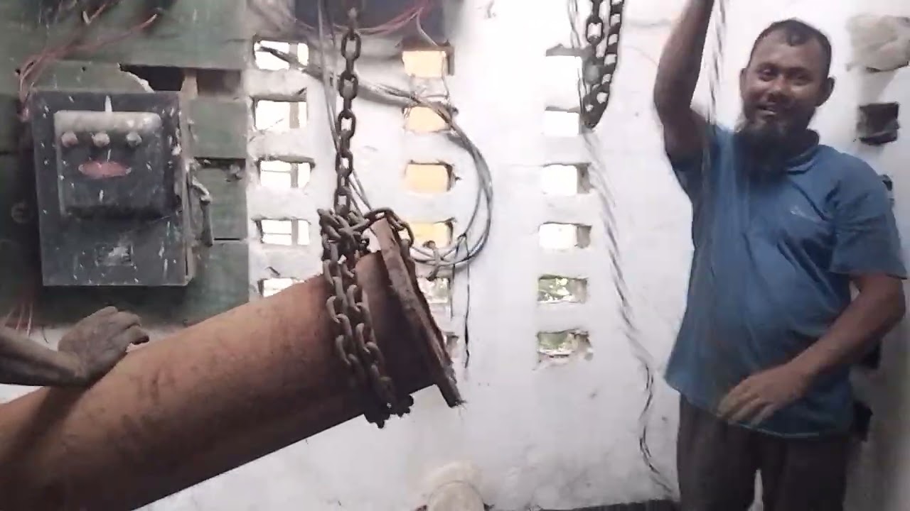 বরেন্দ্র এর গভীর নলকূপের কাজ চলছে।