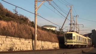 江ノ電1000形1001F(旧塗装)+2002F 藤沢ゆき 稲村ヶ崎~七里ヶ浜