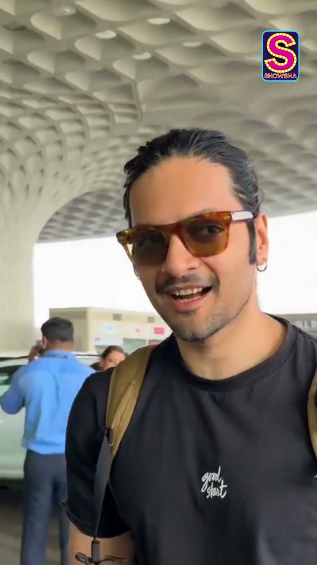 Ali Fazal Channeling His Inner Bodyguard To Block The Paparazzi : Even Celebs Need Dad Duties! |N18S