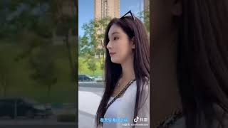 青春心-方世玉（粤语 张学友）街拍# 135 #性感#身材#气质#美女#穿搭*抖音短视频