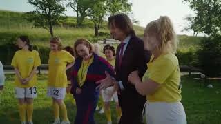 Moja malenkost “sponzor” ženski nogometni ekipi v TV seriji Za hribom