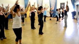 Raquel Call teaching Nina Bonita by Chino Y nacho