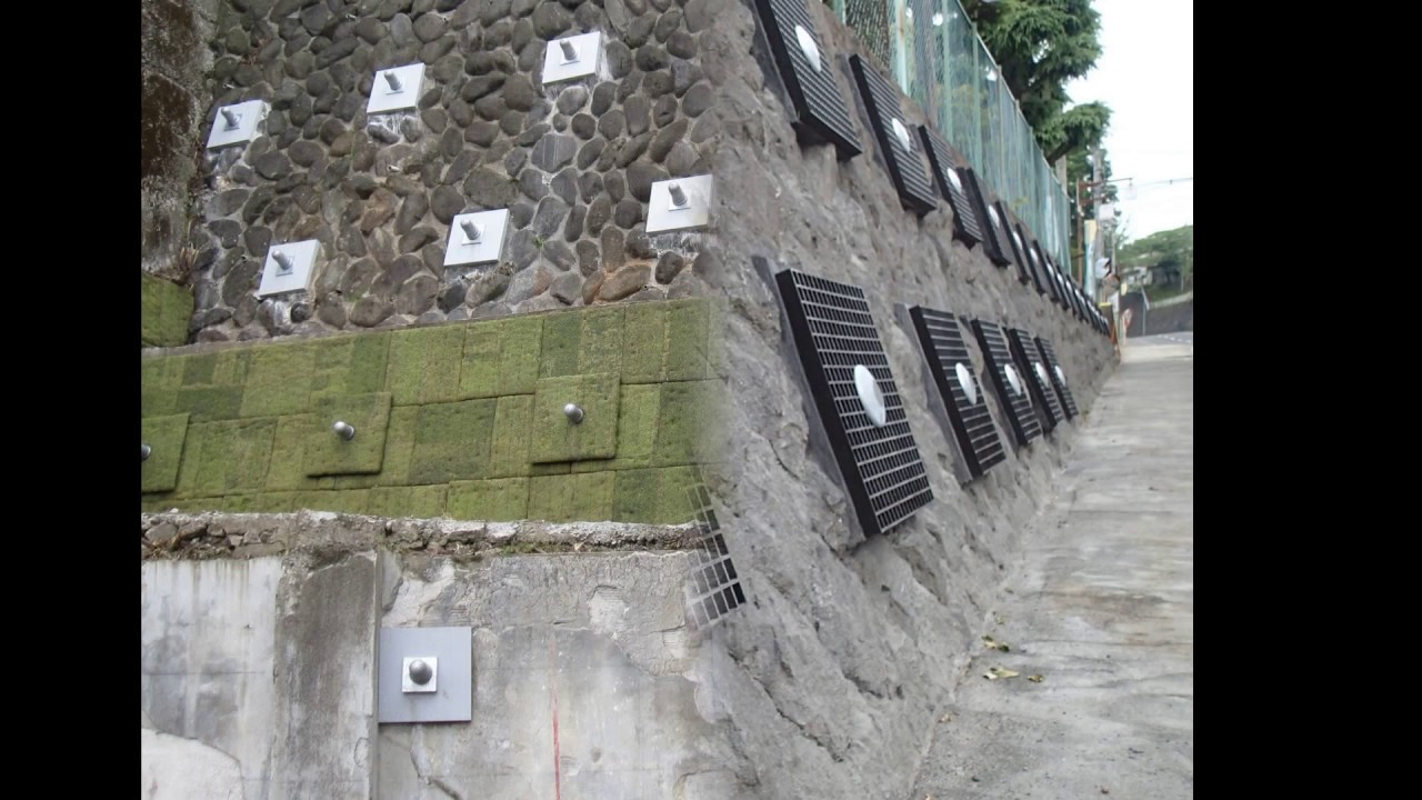 グリーンパネルで 宅地など擁壁補強した写真 Youtube