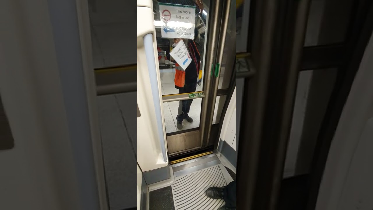 Jubilee line - Faulty PED | Canary Wharf