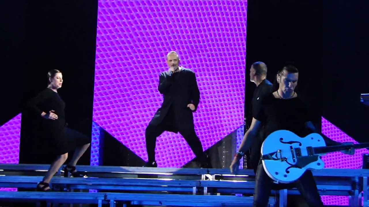 MIGUEL BOSÉ (Castrelos-Vigo) - “SERENO - DUENDE - NENA” (Gira Estaré 2017)