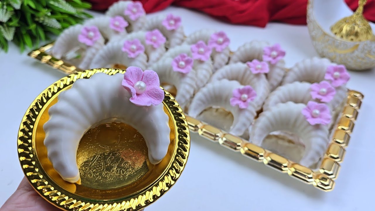 حلوة الهلال المحشية 🌙 بنة همة و شان 😍 بعجينة خفيفة و حشوين كل حشو أحلى من الثاني