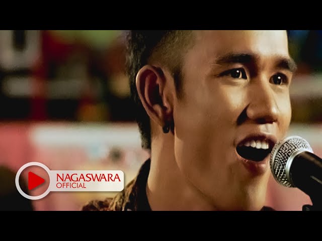 Sembilan - Cemara (Official Music Video NAGASWARA) #music class=