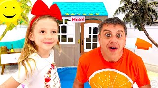 Nastya finge jugar el juego del hotel con papá