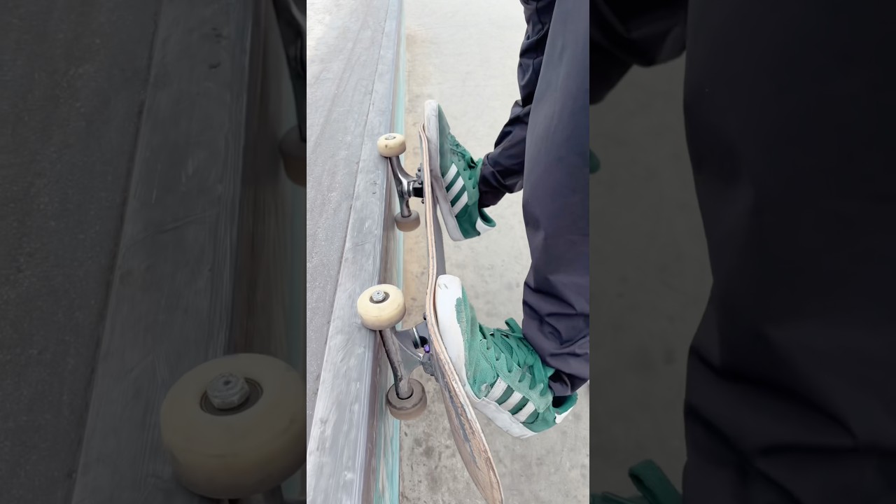 I'm stretching my achilles tendon💪it's my life😼 #skateboarding #skatelife #skateboard #スケボー