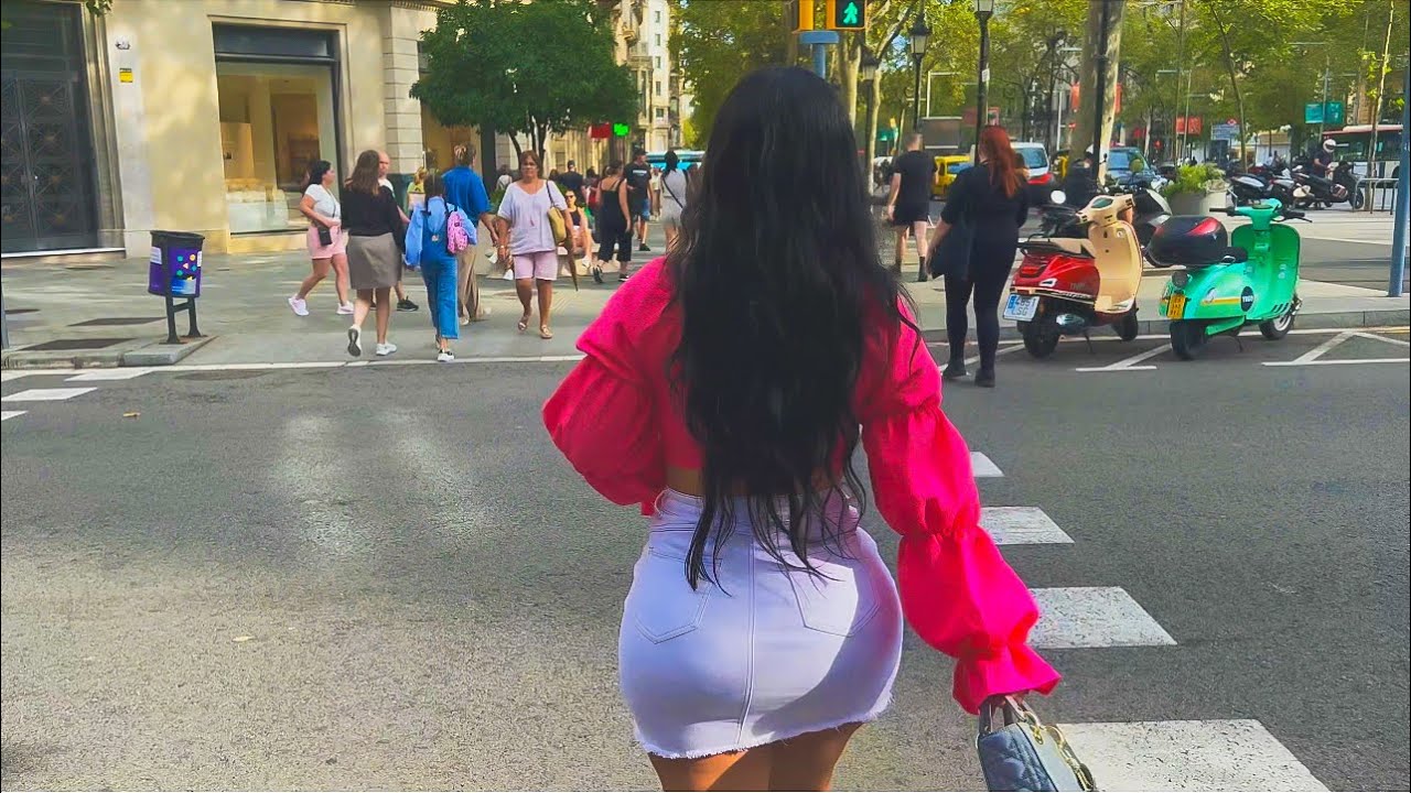 BACK TO WHERE WE MET AS TEENAGERS - 🇪🇸 BARCELONA Vlog Trailer