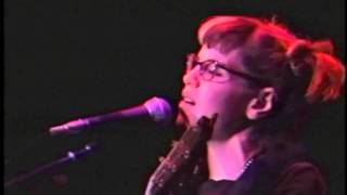 Lisa Loeb and Nine Stories perform &quot;Do You Sleep&quot;