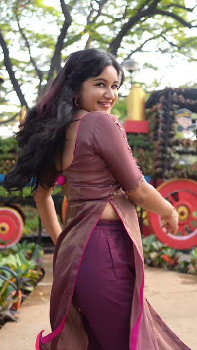 Little late to the trend ✨💃🏻#ranubombaikiranu