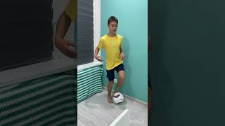 Обучение чеканки мяча