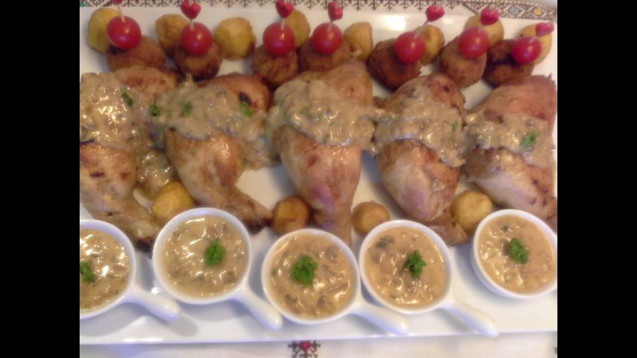 افخدة الدجاج محشوة بالكفتة مع صلصة بيضائ بالفطر