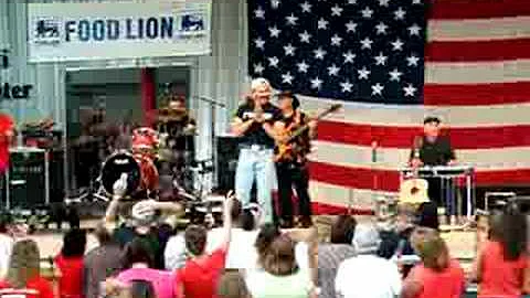 Aaron Tippin at Red, White and BOOM