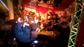 Sekumpulan Orang Gila - Intro + Grenade (Youth Street Music Festival 2012)