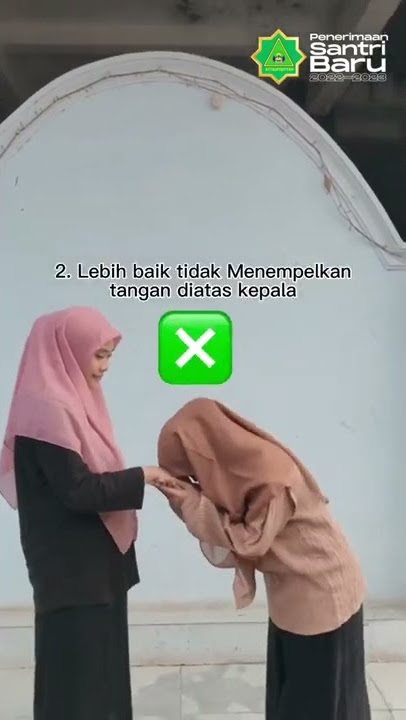 Adab bersalaman dengan guru atau kepada orang yang lebih tua..
