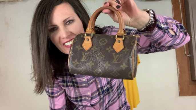 What fits in my Louis Vuitton Mini Speedy Bag?👜