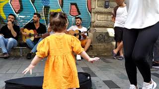 Istiklali Sallayan Kız 2