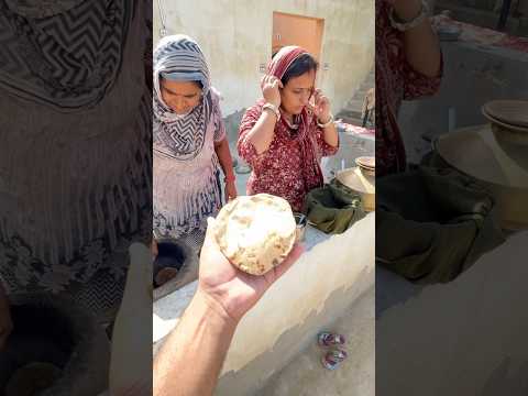 माँ ने बनाई तंदूर की रोटी #villageshivani #desifood #cooking #food #desi #villagelife #roti