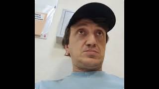 Денис Дорохов в очереди в поликлинике