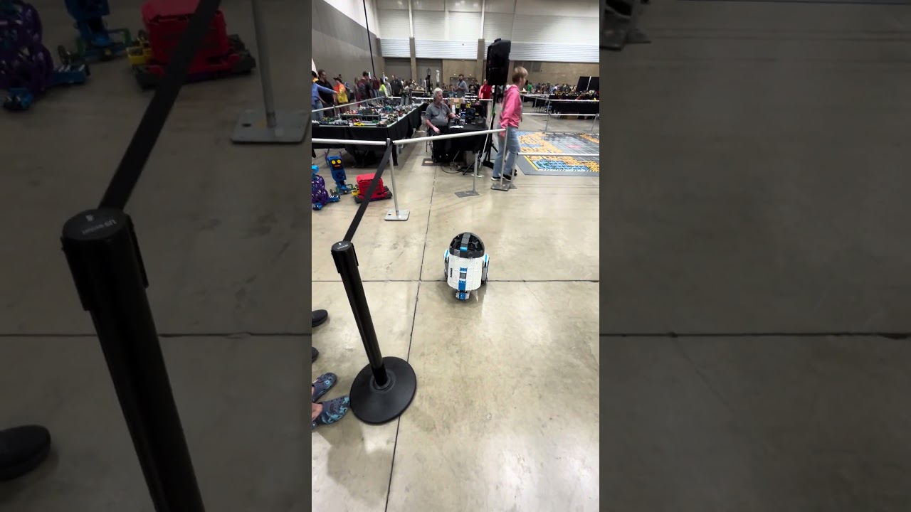 Brickworld Lego Show 8 - R2D2. 