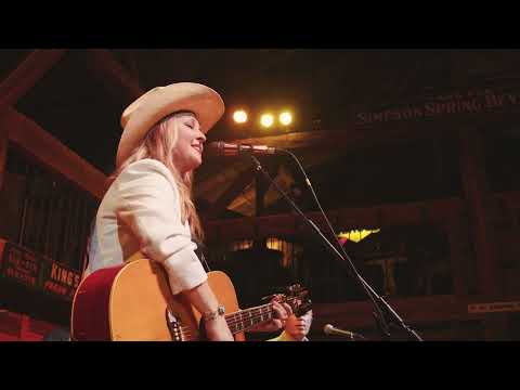 Sunny Sweeney - Staying's Worse Than Leaving (LIVE)