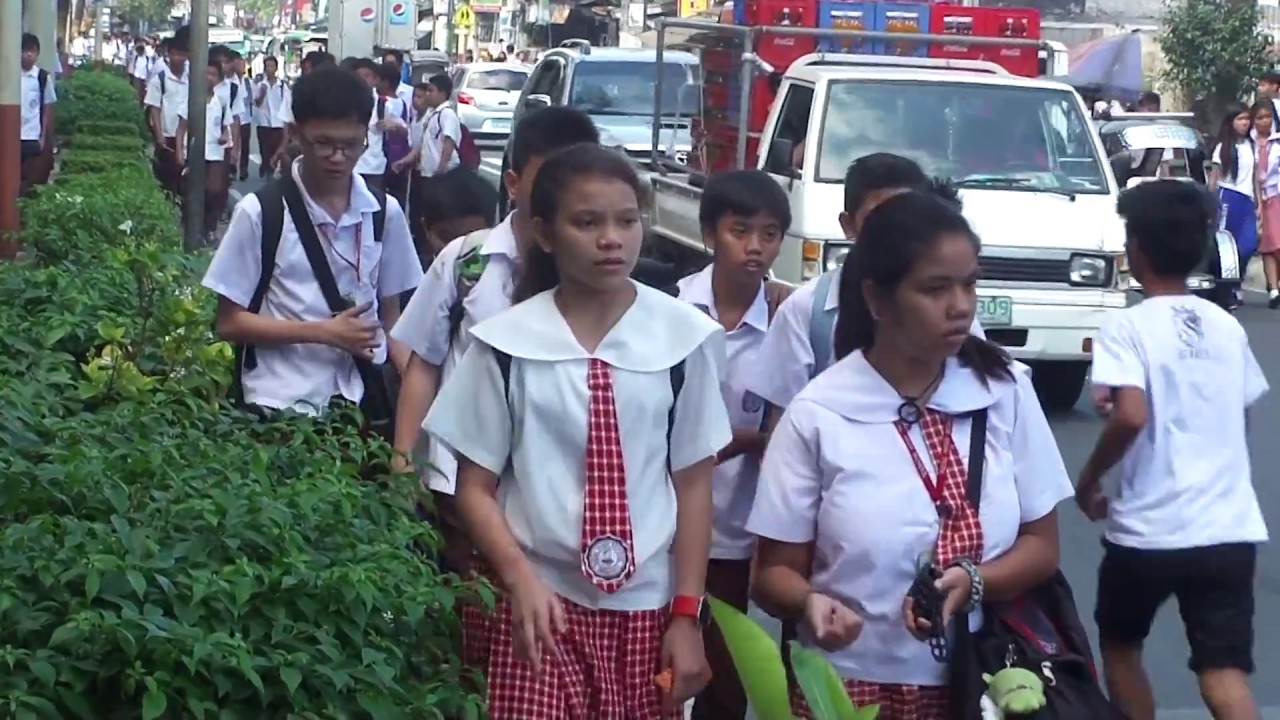 File Footage Rizal High School Students Caniogan Pasig 01 28 2015