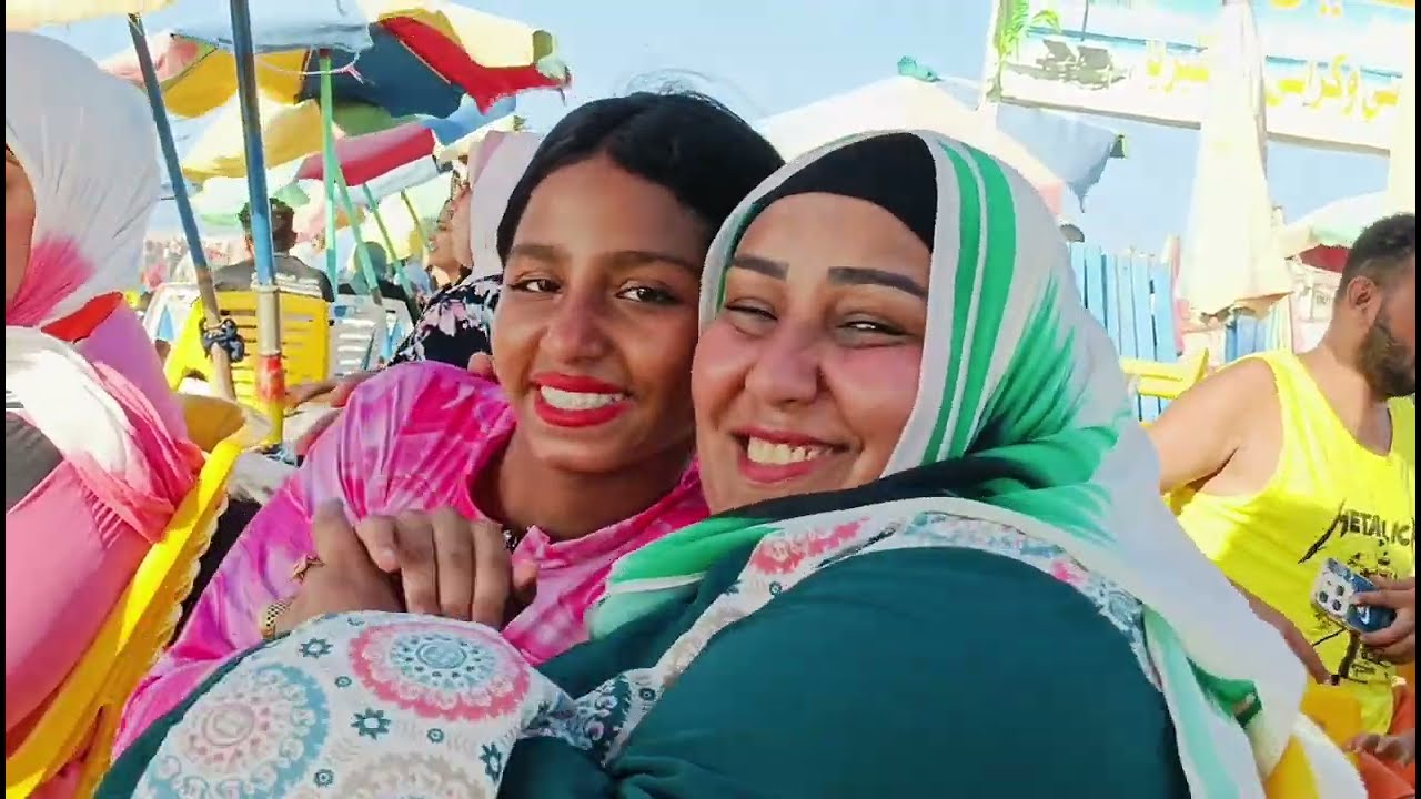 اول مره ننزل البحر كلنا مع بعض زغرطنا وغنينا👏وكل ال ع البحر اتفرج علينا 🤭😂