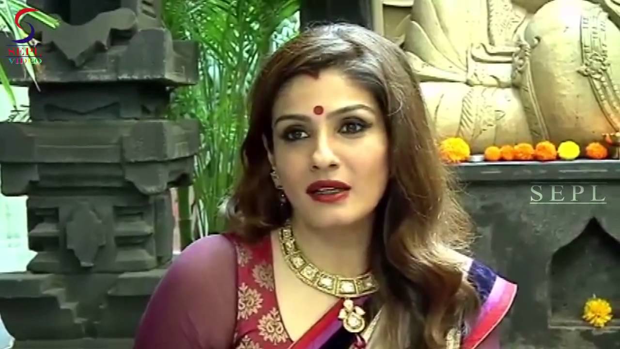 Raveena Tandon Look Gorgeous In Saree Celebrates Diwali !! - YouTube