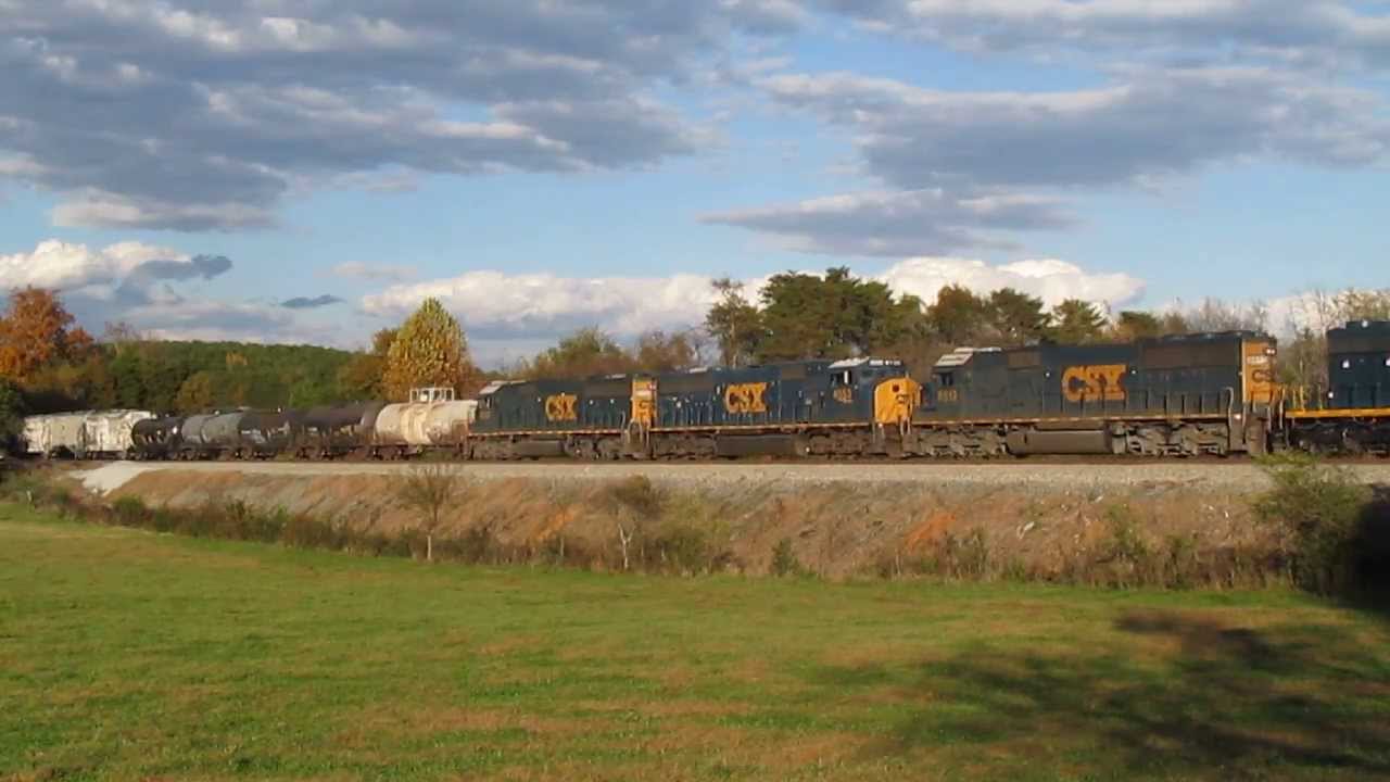CSX EMD's lead Q539 at Rydal,GA - YouTube