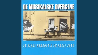 Video thumbnail of "De musikalske dvergene - Tomgodsets Dronning"