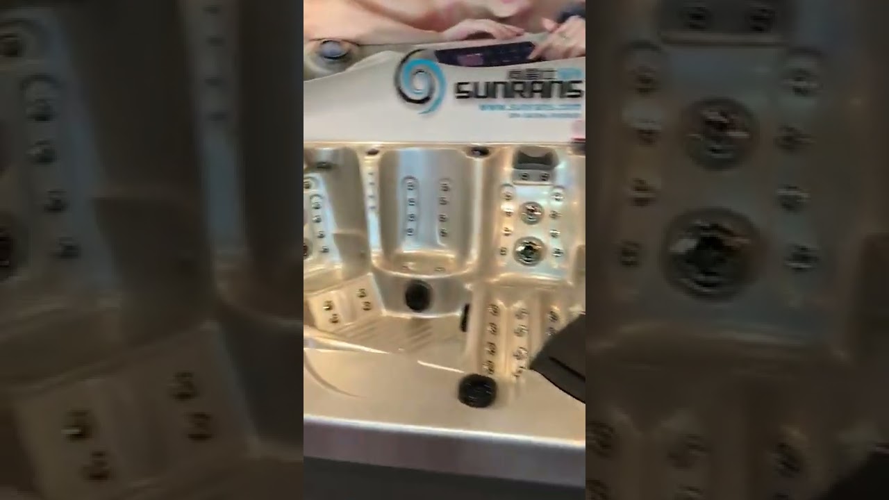 Sunrans 5 Person Luxury Spa Hot Tub 110 Jets