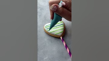 Easy wet on wet royal icing technique Feathering for beginner #cookie #royalicingcookies #wetonwet